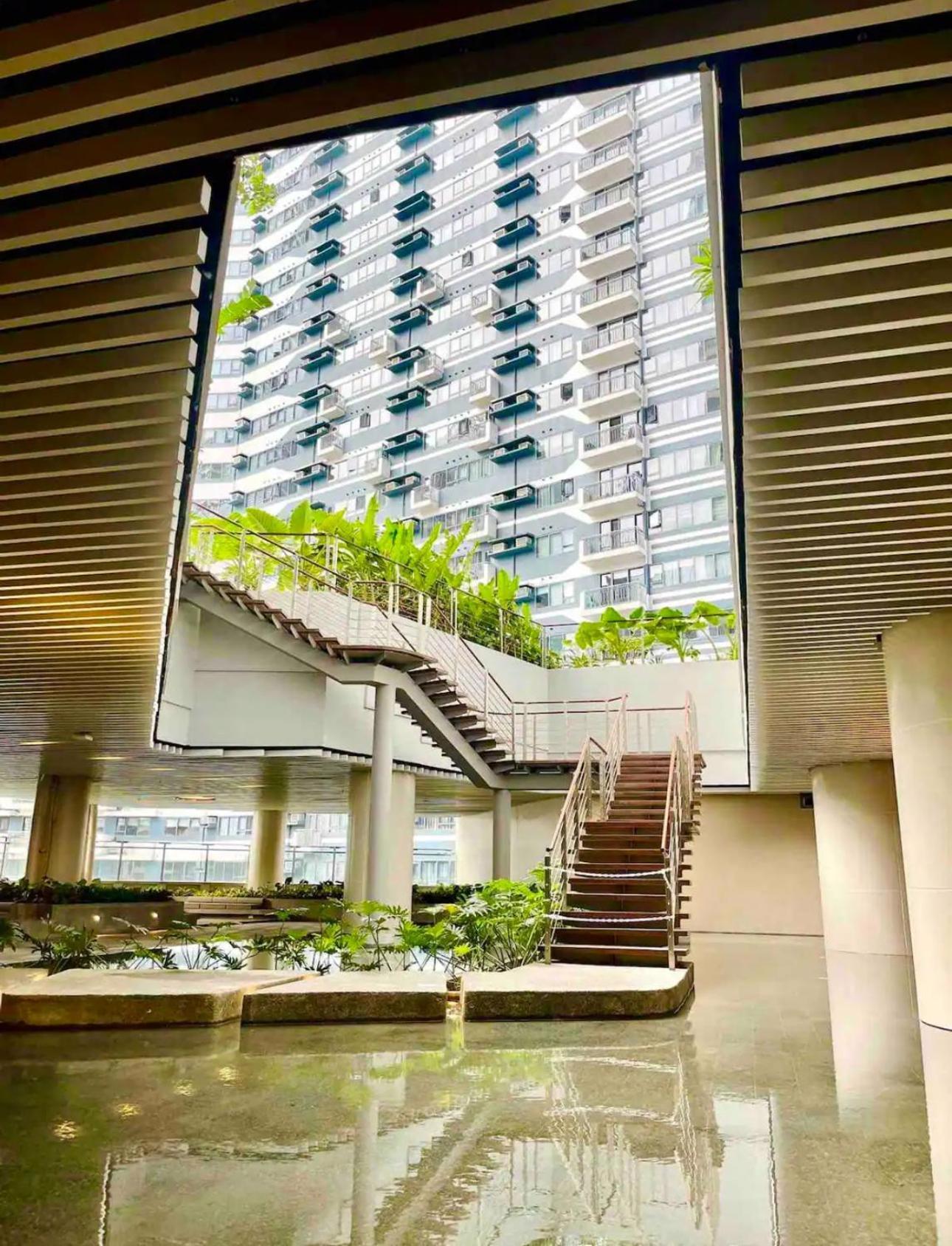 Muji-Inspired Home-Tel In The Heart Of Makati Manila Exterior photo